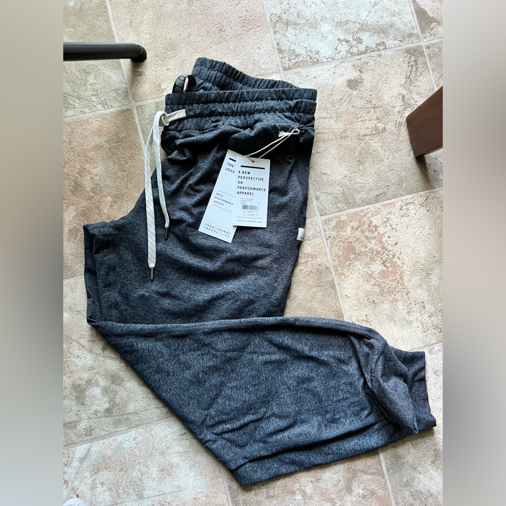 Charcoal heather Vuori Performance Jogger NWT Medium